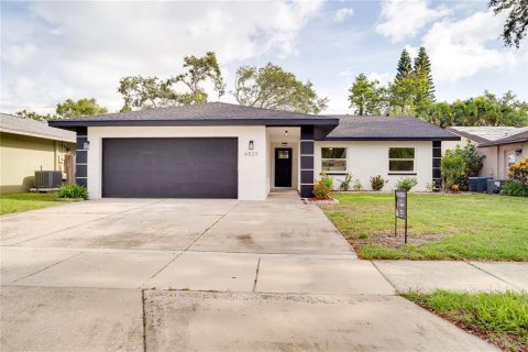 Casa en venta en Pinellas Park, Florida, 4 dormitorios, 140.28 m2 № 1825427 - foto 1