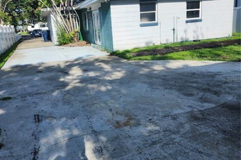House in Tampa, Florida 3 bedrooms, 136.1 sq.m. № 1792914 - photo 3