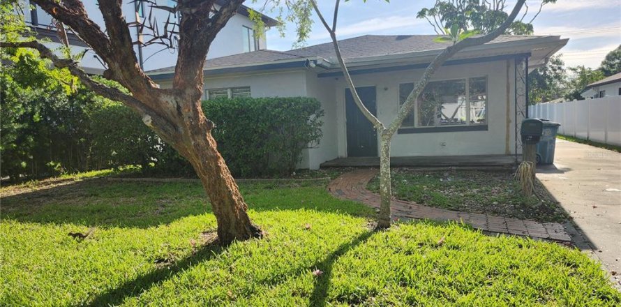 House in Tampa, Florida 3 bedrooms, 136.1 sq.m. № 1792914