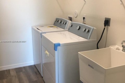 Casa en venta en Port St. Lucie, Florida, 4 dormitorios, 189.52 m2 № 2001972 - foto 8