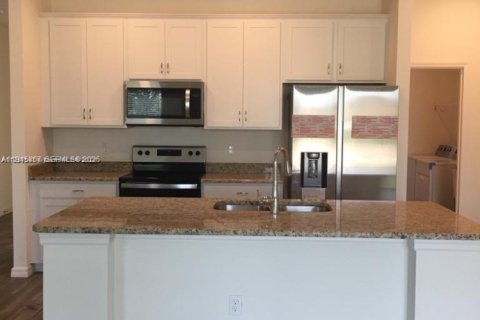 Casa en venta en Port St. Lucie, Florida, 4 dormitorios, 189.52 m2 № 2001972 - foto 3