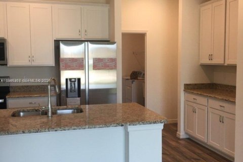 Casa en venta en Port St. Lucie, Florida, 4 dormitorios, 189.52 m2 № 2001972 - foto 2