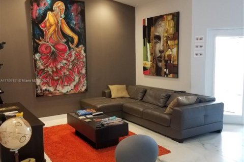 House in Doral, Florida 3 bedrooms, 103.21 sq.m. № 1867271 - photo 5