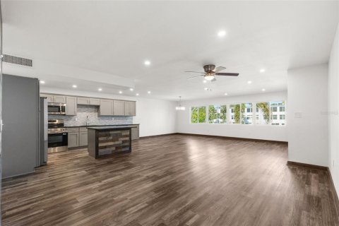 Copropriété à vendre à Largo, Floride: 2 chambres, 135.64 m2 № 2129336 - photo 4