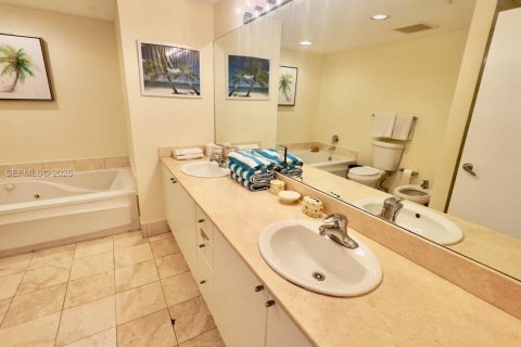 Купить кондоминиум в Санни-Айлс-Бич, Флорида 2 спальни, 119.84м2, № 2009469 - фото 27