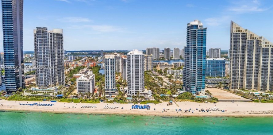 Кондоминиум с 2 спальнями в Санни-Айлс-Бич, Флорида № 2009469