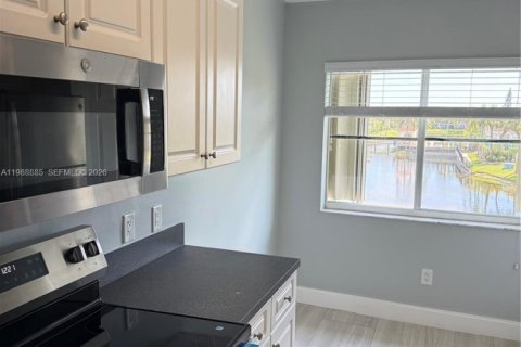 Купить кондоминиум в Пемброк-Пайнс, Флорида 3 спальни, 115.85м2, № 2051999 - фото 22