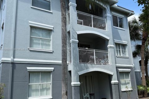 Купить кондоминиум в Пемброк-Пайнс, Флорида 3 спальни, 115.85м2, № 2051999 - фото 2