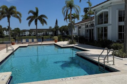 Купить кондоминиум в Пемброк-Пайнс, Флорида 3 спальни, 115.85м2, № 2051999 - фото 27