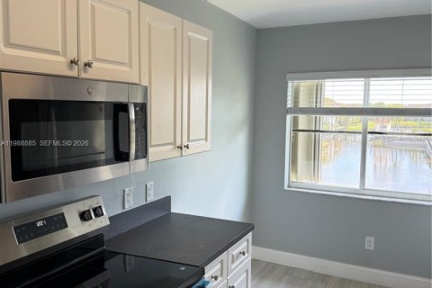 Купить кондоминиум в Пемброк-Пайнс, Флорида 3 спальни, 115.85м2, № 2051999 - фото 20