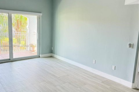 Купить кондоминиум в Пемброк-Пайнс, Флорида 3 спальни, 115.85м2, № 2051999 - фото 4