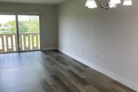 Снять в аренду кондоминиум в Майами-Лейкс, Флорида 2 спальни, 94.76м2, № 2011438 - фото 7