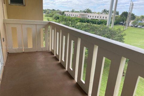 Снять в аренду кондоминиум в Майами-Лейкс, Флорида 2 спальни, 94.76м2, № 2011438 - фото 18