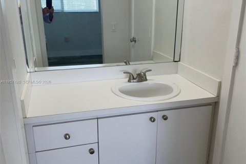 Снять в аренду кондоминиум в Майами-Лейкс, Флорида 2 спальни, 94.76м2, № 2011438 - фото 16