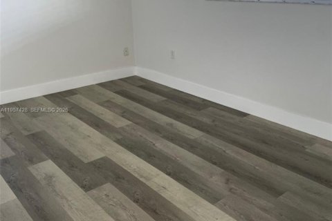 Снять в аренду кондоминиум в Майами-Лейкс, Флорида 2 спальни, 94.76м2, № 2011438 - фото 15