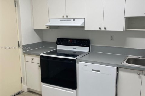 Снять в аренду кондоминиум в Майами-Лейкс, Флорида 2 спальни, 94.76м2, № 2011438 - фото 9