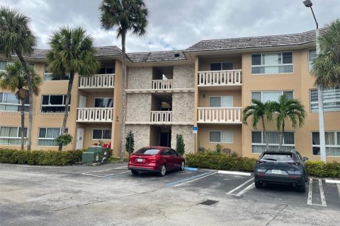 Кондоминиум с 2 спальнями в Майами-Лейкс, Флорида № 2011438