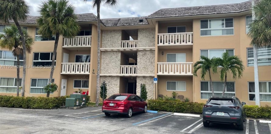 Кондоминиум с 2 спальнями в Майами-Лейкс, Флорида № 2011438