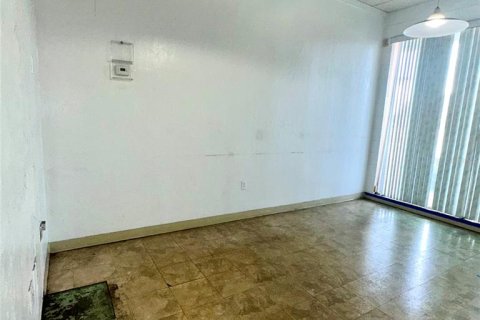 Propiedad comercial en alquiler en Fern Park, Florida, 169.08 m2 № 1901376 - foto 7