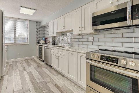 Condo in Longboat Key, Florida, 2 bedrooms  № 2112088 - photo 19