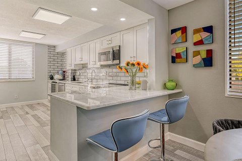 Condo in Longboat Key, Florida, 2 bedrooms  № 2112088 - photo 18