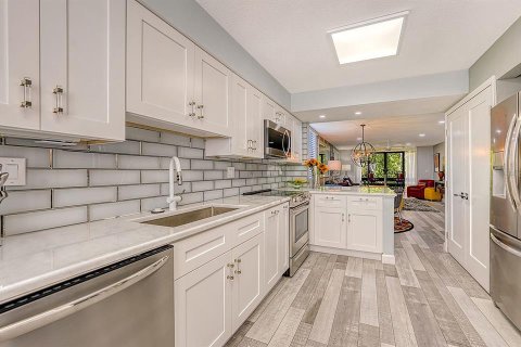 Condo in Longboat Key, Florida, 2 bedrooms  № 2112088 - photo 21