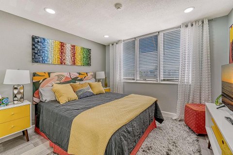 Condo in Longboat Key, Florida, 2 bedrooms  № 2112088 - photo 29