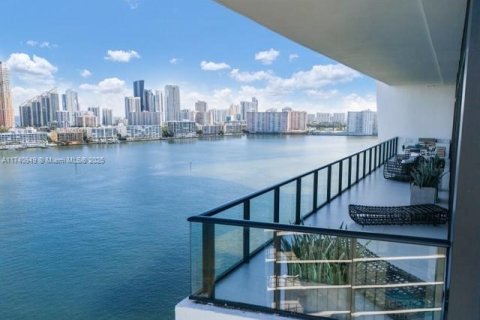 Condominio en venta en Aventura, Florida, 6 dormitorios, 575.99 m2 № 1491602 - foto 15