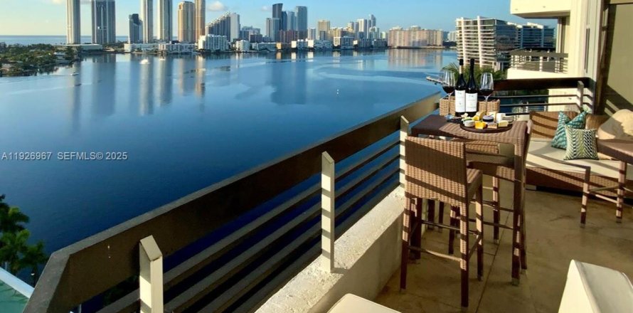 Condominio en Aventura, Florida, 2 dormitorios № 1986757