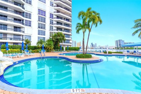 Condominio en venta en Aventura, Florida, 2 dormitorios, 126.81 m2 № 1986757 - foto 30