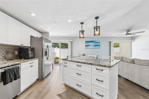 Touwnhouse à vendre à Pinellas Park, Floride: 3 chambres, 139.35 m2 № 2099731 - photo 13