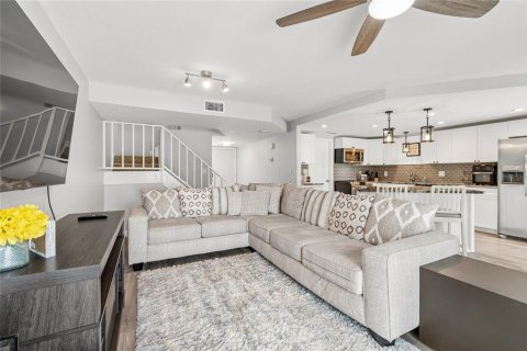 Touwnhouse à vendre à Pinellas Park, Floride: 3 chambres, 139.35 m2 № 2099731 - photo 6