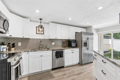Touwnhouse à vendre à Pinellas Park, Floride: 3 chambres, 139.35 m2 № 2099731 - photo 12