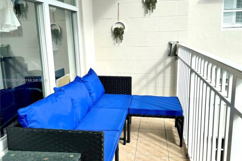 Condo in Miami Beach, Florida, 1 bedroom № 1976788 - photo 9