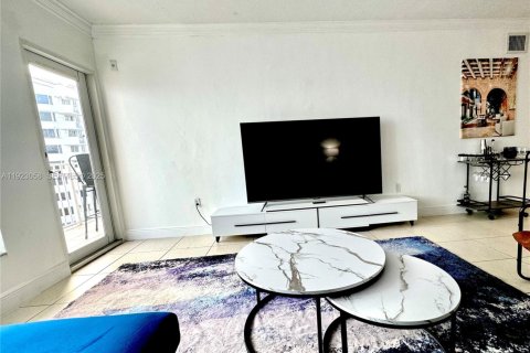Condo in Miami Beach, Florida, 1 bedroom № 1976788 - photo 4