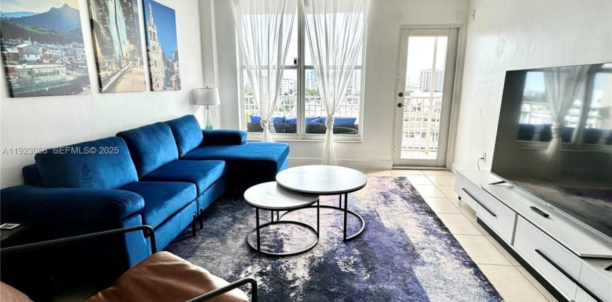 Condo in Miami Beach, Florida, 1 bedroom № 1976788