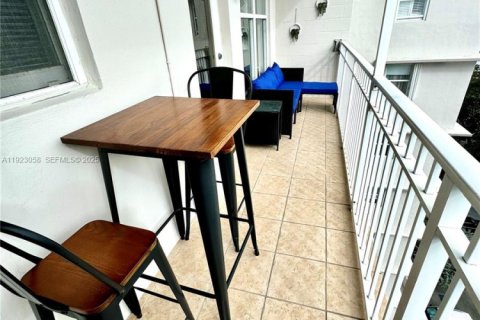 Condo in Miami Beach, Florida, 1 bedroom № 1976788 - photo 10