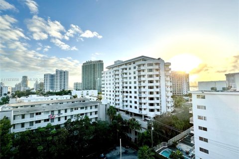 Condo in Miami Beach, Florida, 1 bedroom № 1976788 - photo 13