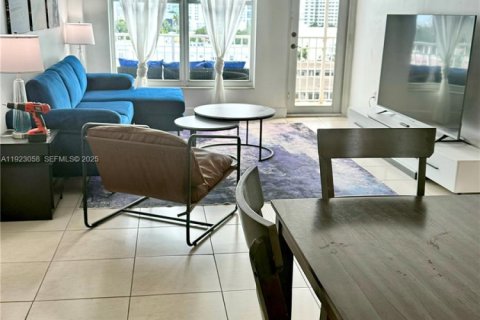 Condo in Miami Beach, Florida, 1 bedroom № 1976788 - photo 6