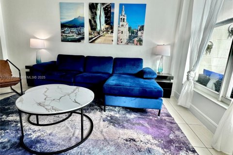 Condo in Miami Beach, Florida, 1 bedroom № 1976788 - photo 3