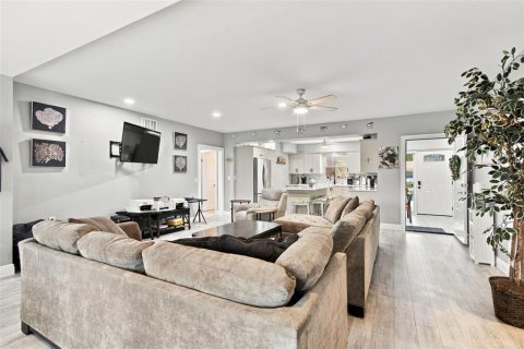 Villa ou maison à louer à Saint Pete Beach, Floride: 4 chambres, 202.25 m2 № 2405098 - photo 13