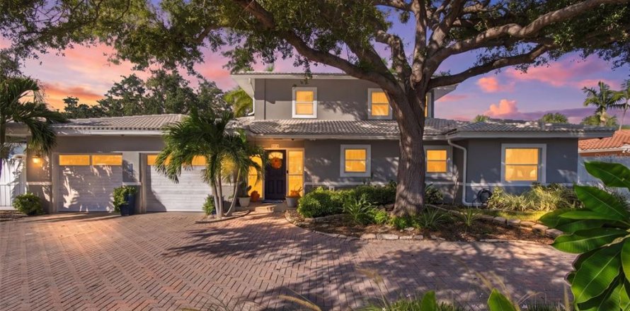 Villa ou maison à Saint Pete Beach, Floride 4 chambres, 202.25 m2 № 2405098