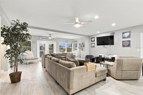 Villa ou maison à louer à Saint Pete Beach, Floride: 4 chambres, 202.25 m2 № 2405098 - photo 11