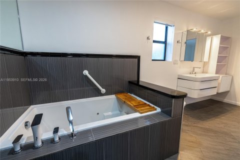 Купить виллу или дом в Майами-Лейкс, Флорида 3 спальни, 195.75м2, № 2009294 - фото 19