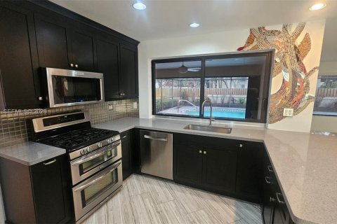 House in Miami Lakes, Florida 3 bedrooms, 195.75 sq.m. № 2009294 - photo 2