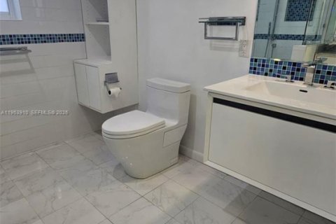 House in Miami Lakes, Florida 3 bedrooms, 195.75 sq.m. № 2009294 - photo 11