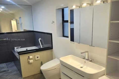 House in Miami Lakes, Florida 3 bedrooms, 195.75 sq.m. № 2009294 - photo 6