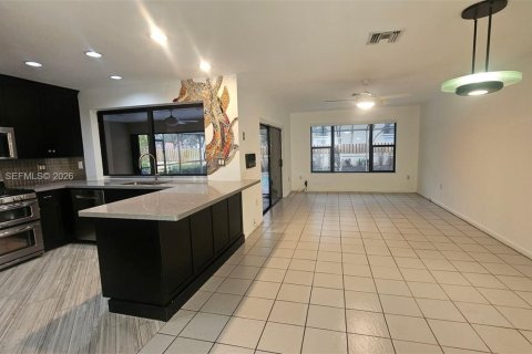 House in Miami Lakes, Florida 3 bedrooms, 195.75 sq.m. № 2009294 - photo 4