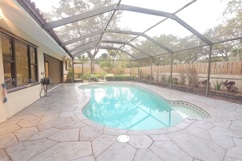 House in Miami Lakes, Florida 3 bedrooms, 195.75 sq.m. № 2009294 - photo 15