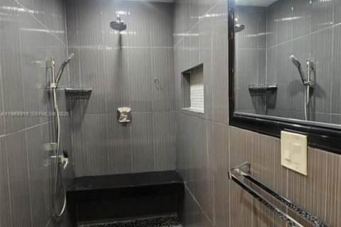 House in Miami Lakes, Florida 3 bedrooms, 195.75 sq.m. № 2009294 - photo 5